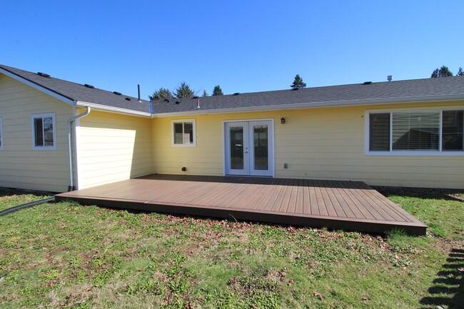 Building Photo - Incredible Remodel Mid-Century 3 Bed/2 Bat...