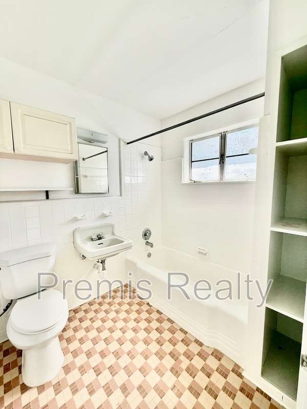 Building Photo - 7960 Boca Ciega Dr