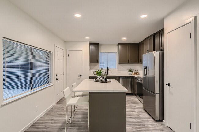 Building Photo - 3005 Edgedale Dr