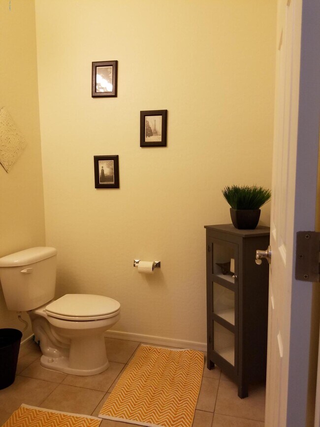 Building Photo - 1932 E Ravenswood Dr