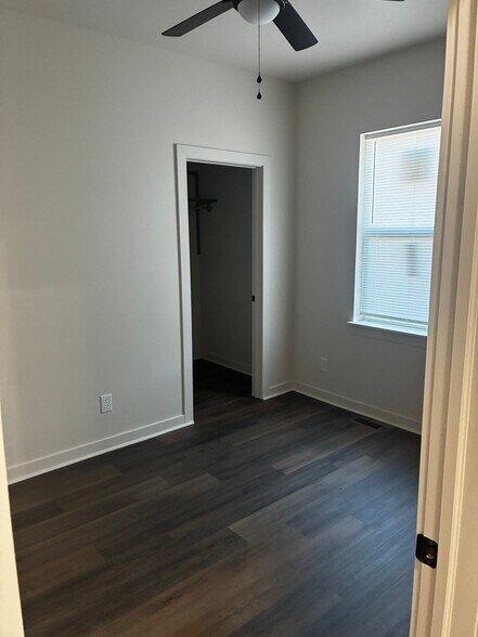 Building Photo - 826 W 29th St