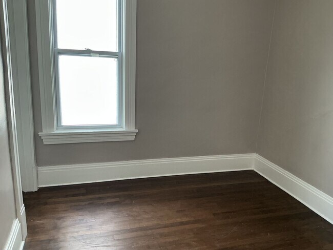 Building Photo - 2617 S Howell Ave