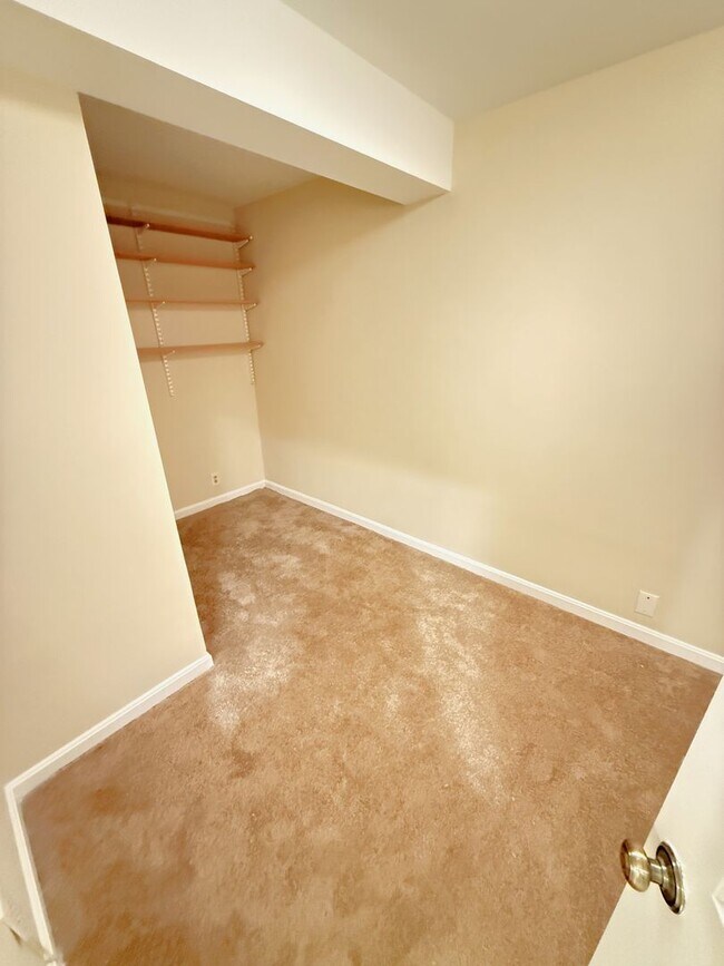 Building Photo - 2 Level, 2 Bedroom Hidden Gem in Dupont!