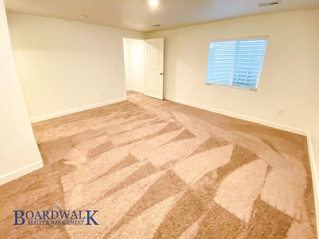 Building Photo - Beautiful 4 bedroom Townhome in West Valley!