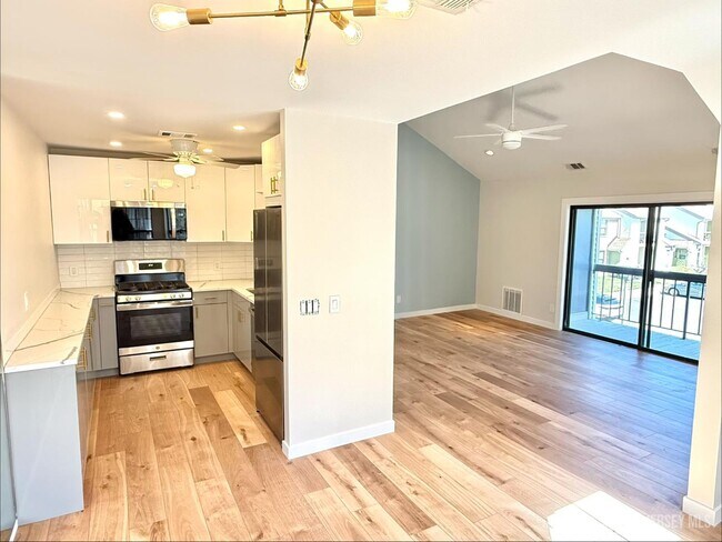 Building Photo - 1511 Pebble Pl