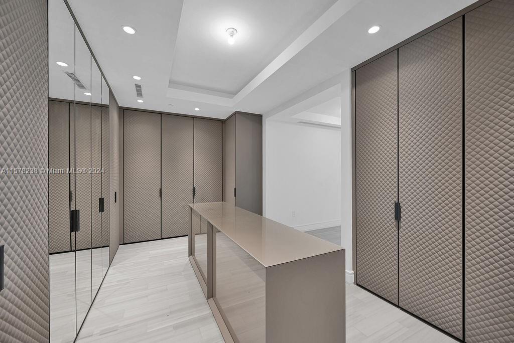 Building Photo - 17901 Collins Ave
