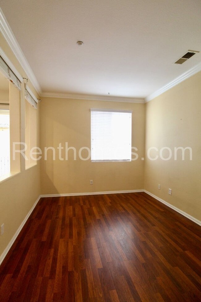 Building Photo - 13330 Via Bellarado