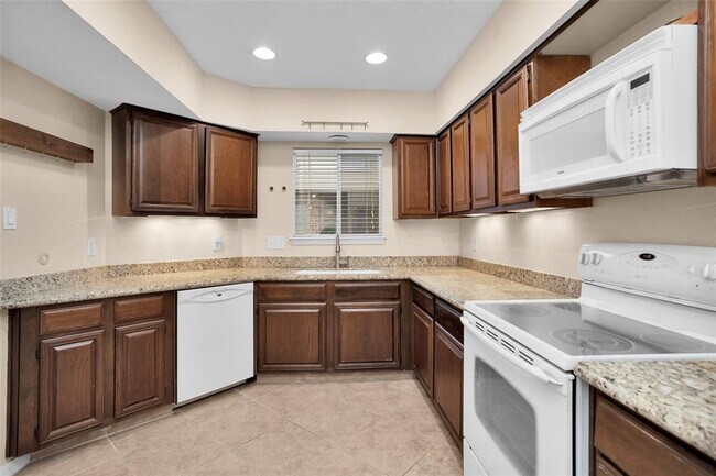 Building Photo - 938 Memorial Village Dr