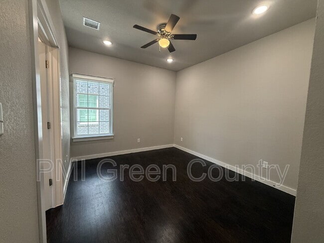 Building Photo - 13523 S Mingo Rd