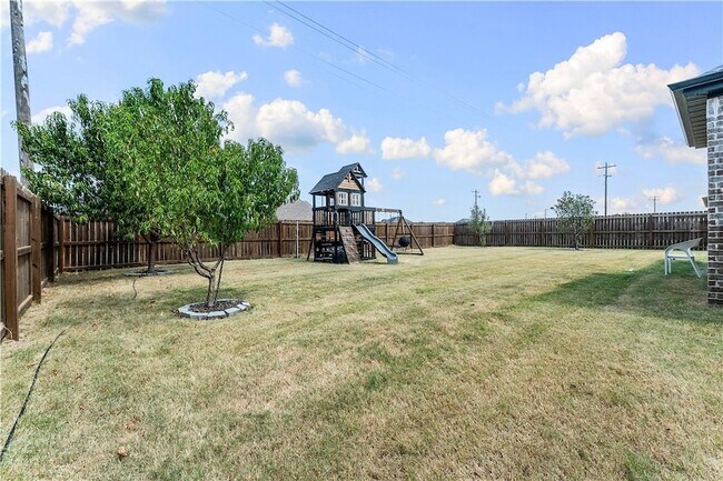 Building Photo - 1020 E Skyline Lp