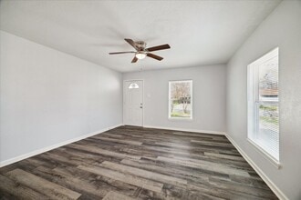 Building Photo - 705 Westshire Dr