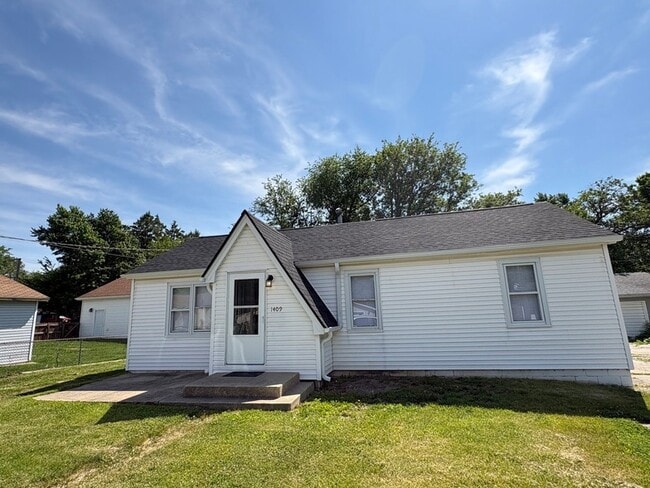 Building Photo - 1409 Kelly St