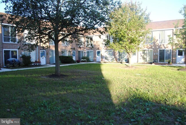 Building Photo - 316 Valley Forge Ct