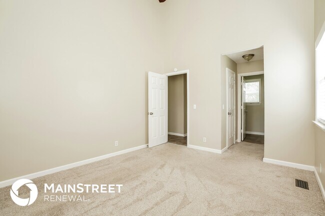 Building Photo - 3508 Lake Towne Dr