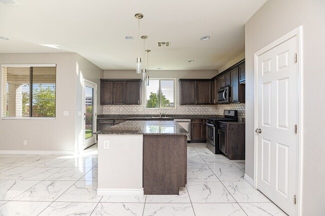 Building Photo - 6856 Pivot Point St