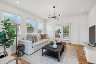 Building Photo - Beautifully Remodeled Home Just Minutes From Downtown Nashville