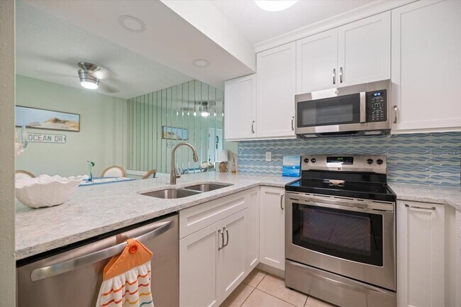 Building Photo - 634 Bird Bay Dr E