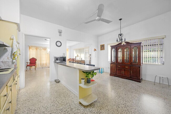 Building Photo - 13945 N Miami Ave