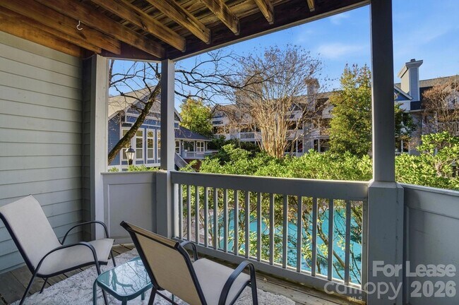 Building Photo - 525 N Graham St