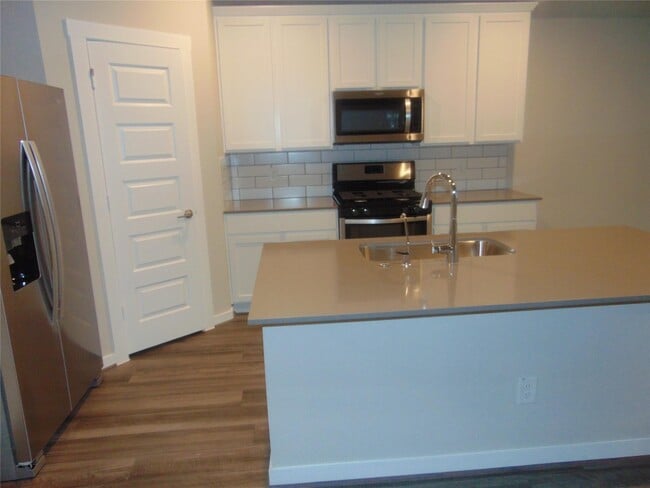 Building Photo - 6918 Morales Way