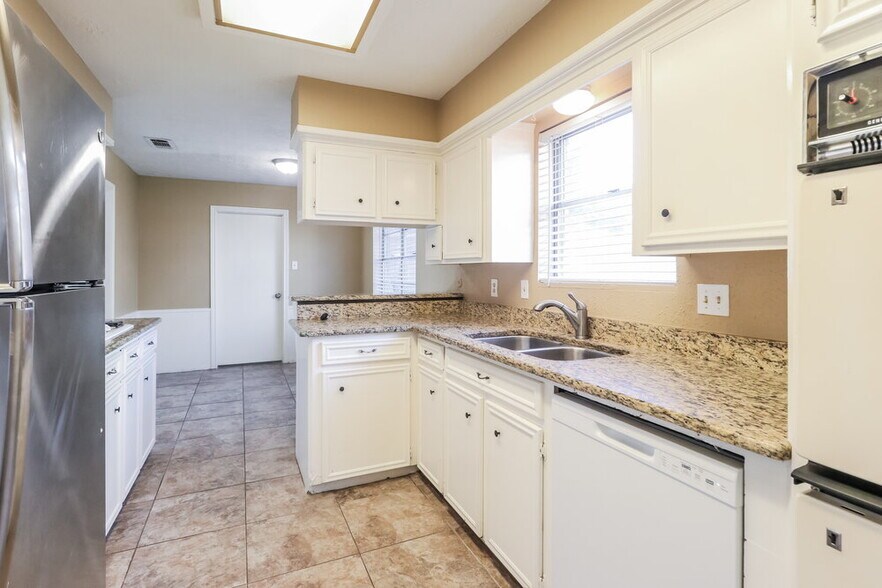 Building Photo - 6615 Seegers Trail Dr