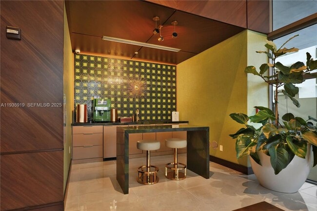 Building Photo - 5875 Collins Ave