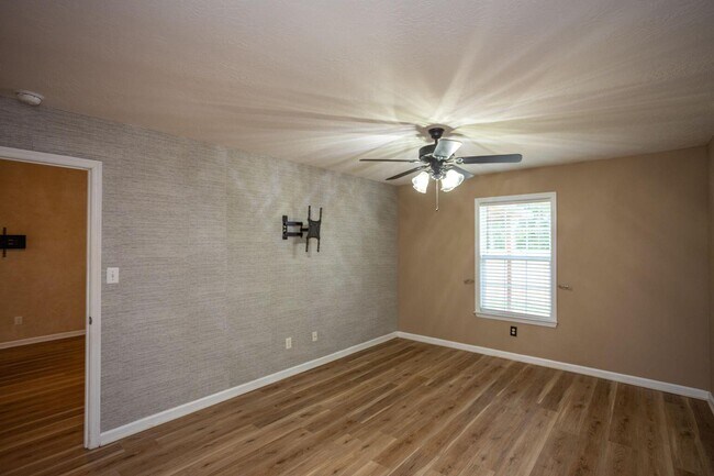 Building Photo - 6053 Sanibel Dr