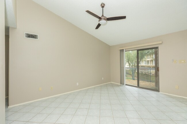 Building Photo - 7128 N Holiday Dr
