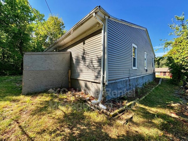Building Photo - 6103 Walrond Ave