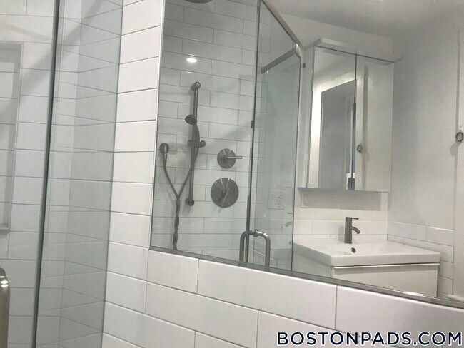 Building Photo - 57 Westland Ave