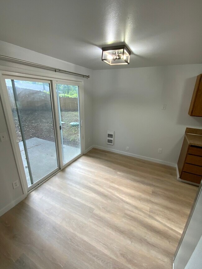 Building Photo - West Olympia 3bdr 1.5bath Townhome w/ garage & parking & addtional office