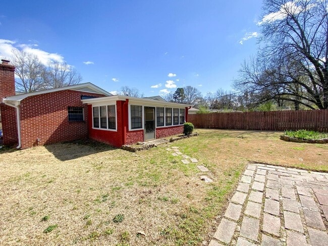 Building Photo - 241 Montelo Rd