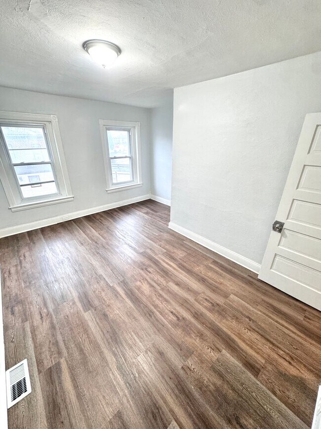 Building Photo - THREE Bedroom/ONE Bath Row Home