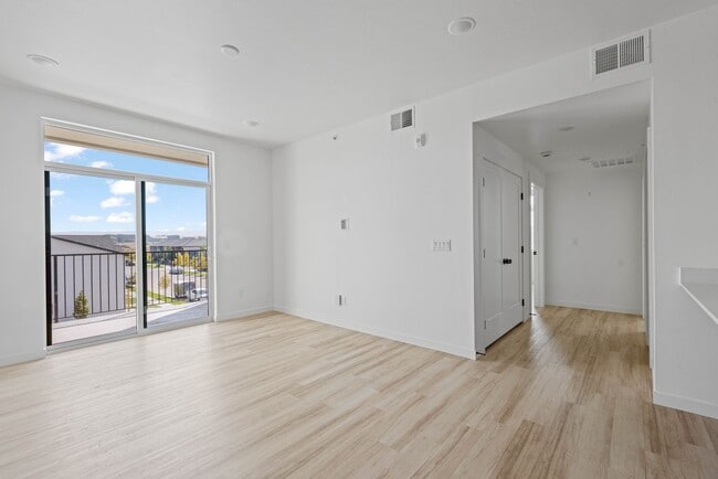 Building Photo - 311 E Lorene St