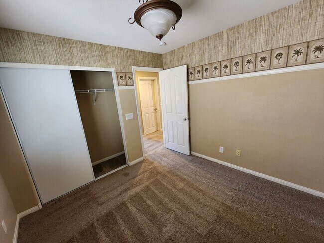 Building Photo - Stunning 4 Bed 3 Bath 2 Story Home with Loft
