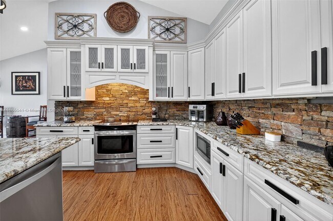 Building Photo - 9505 Majestic Way