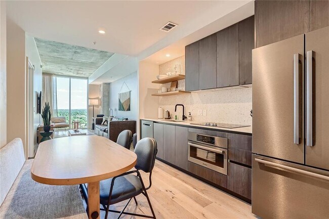 Building Photo - 48 Unit 1806 Ave