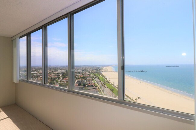 Building Photo - 2999 E Ocean Blvd