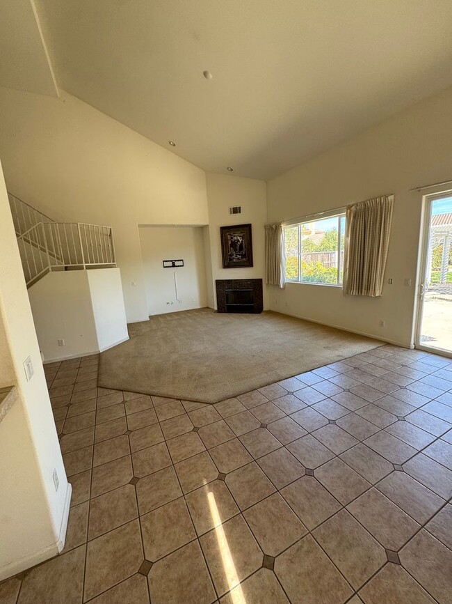 Building Photo - 3 Bedroom 3 Bathroom home in Santa Maria