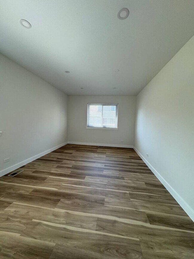 Building Photo - 52 Stanton Ct