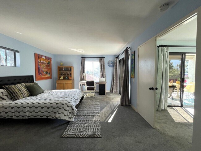 Building Photo - 1725 N Vía Miraleste