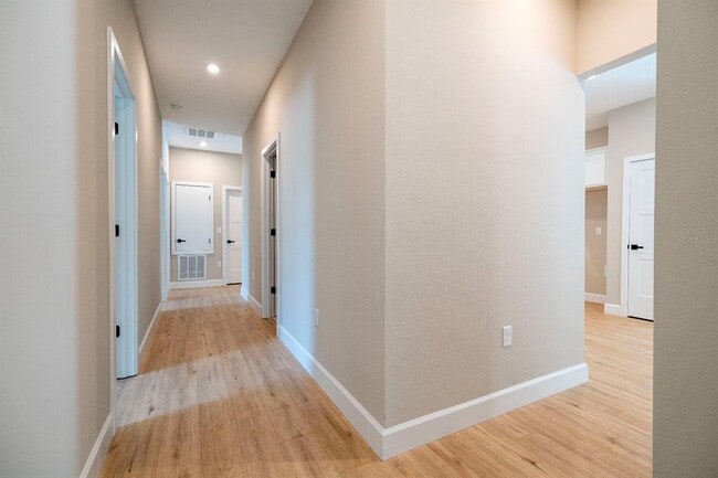 Building Photo - 317 Mandrake St