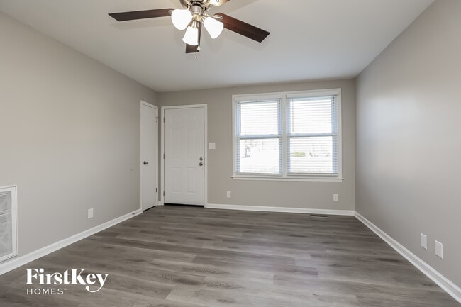 Building Photo - 1831 Palamino Dr