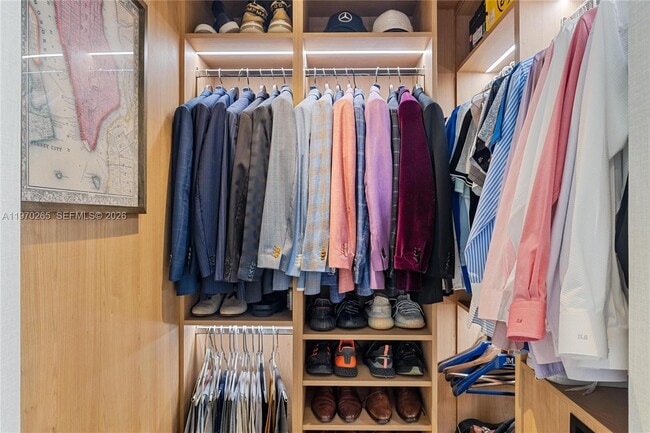 Building Photo - 1331 Brickell Bay Dr