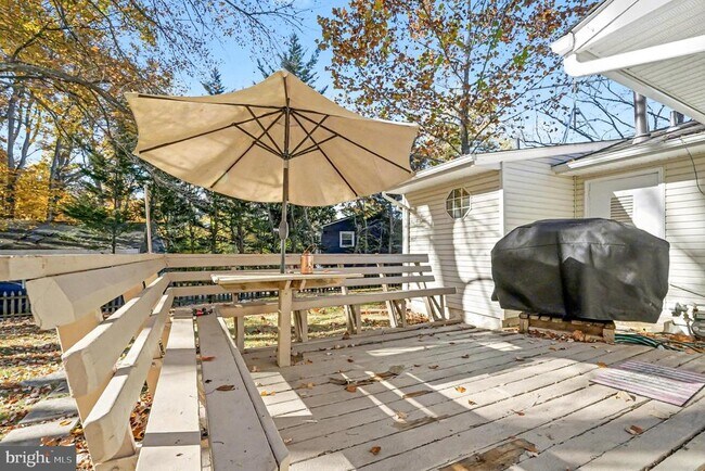 Building Photo - 4111 Hoffman Dr