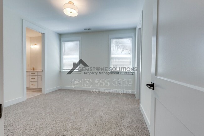 Building Photo - 669 Westboro Dr