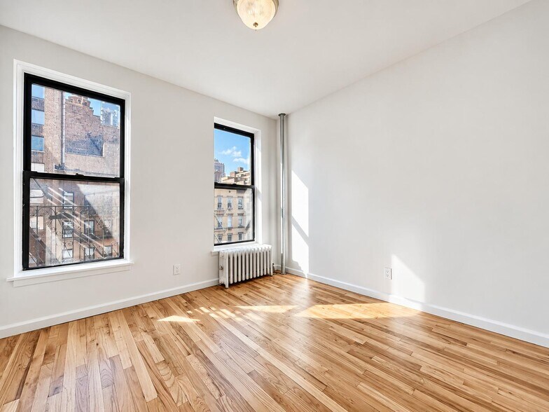 Building Photo - 401 E 68th St