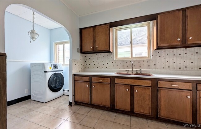 Building Photo - 95 Rand Ave