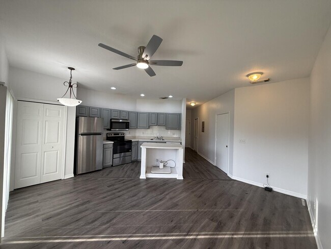 Building Photo - 9833 Perfect Dr