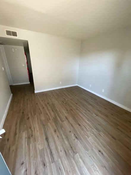 Building Photo - 61 N May